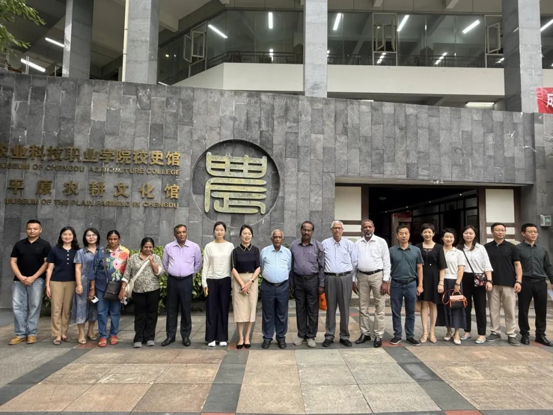 
          “以?xún)S搭橋、以?xún)S引外”助發(fā)展 省僑聯(lián)陪同斯里蘭卡中...